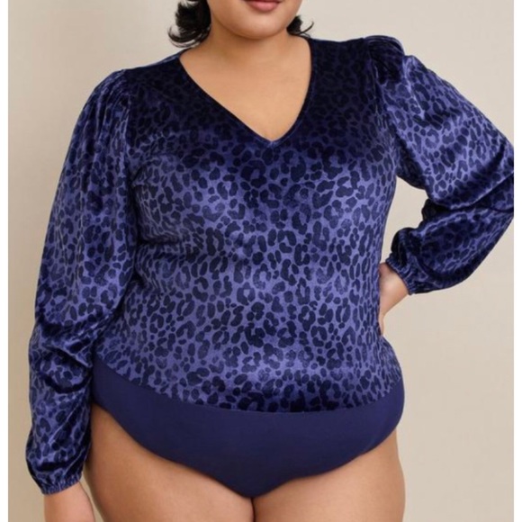 🆕 Blue Leopard Print Stretch Velvet V-Neck Bodysuit Top 3 3X 22 24 NWT Torrid - Picture 2 of 6